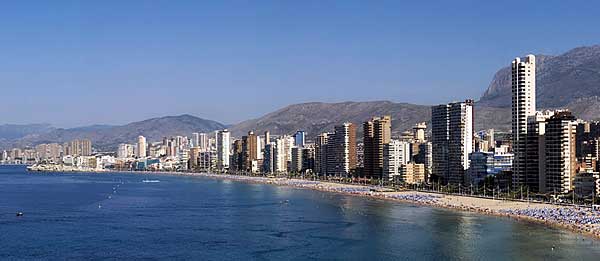 Impozantní pobřeží Costa Blanca ve městě Benidorm
