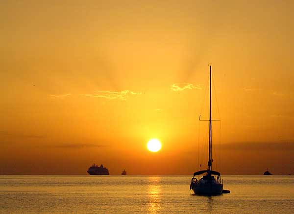 Západ slunce na pláži Playa den Bossa Ibiza