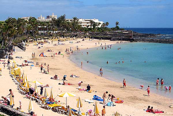 Kanárské ostrovy – ostrov Lanzarote – odpočinek na pláži